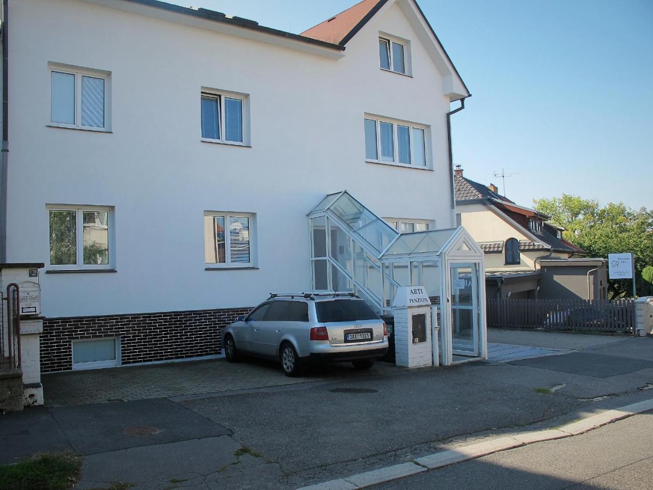 Penzion Arti Prag Exteriör bild
